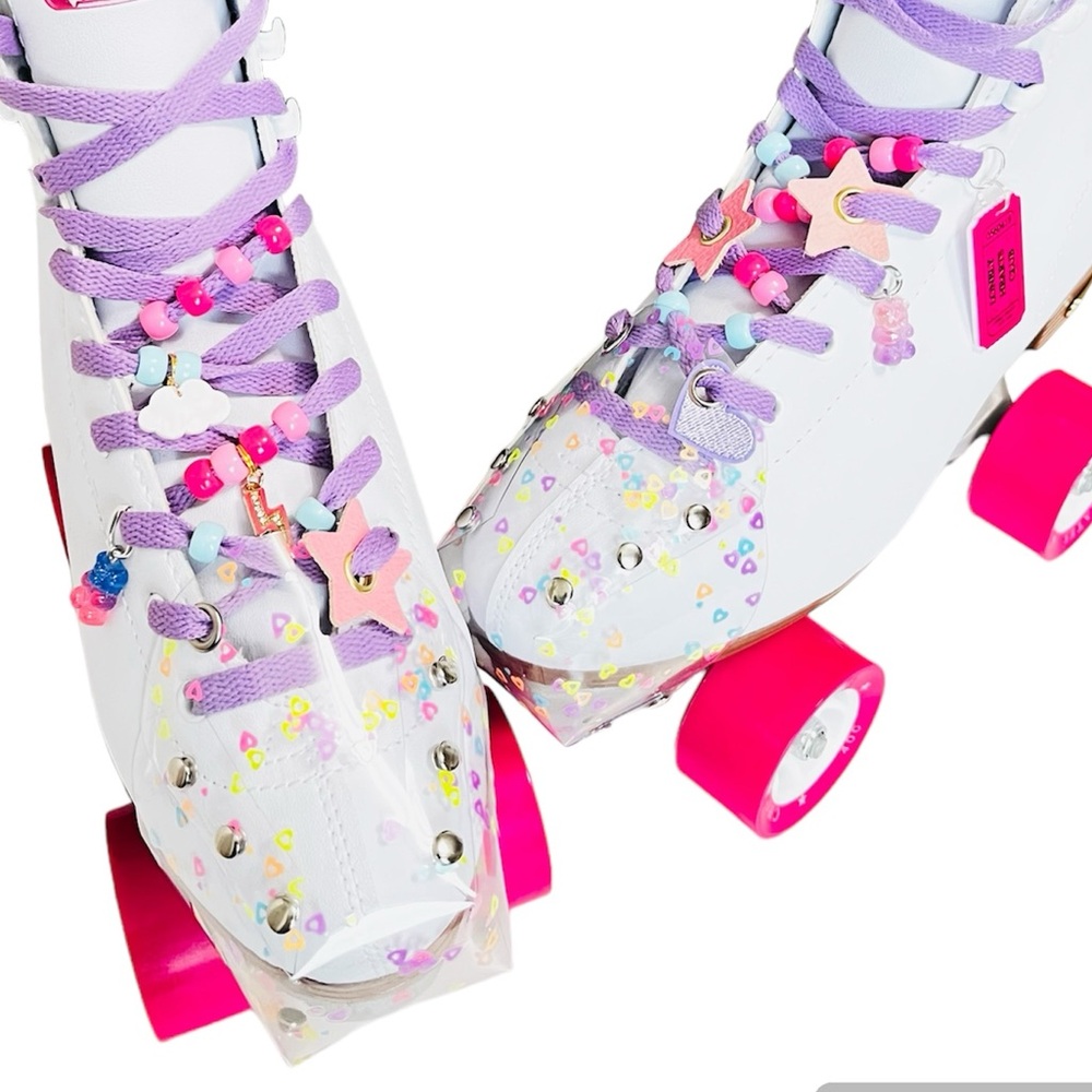 Clear jelly hearts toe guards.